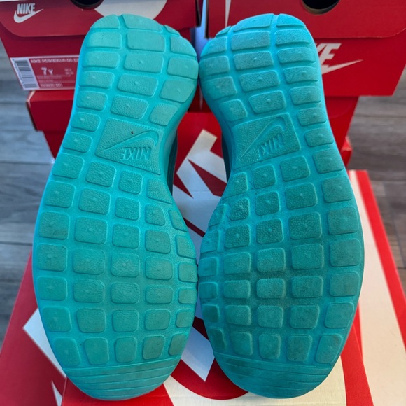 Nike Roshe Run Hyperfuse Turbo Green Size 8.5 Women 7 Men - Picture 6 of 6